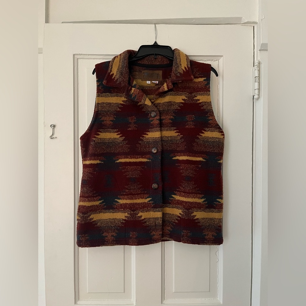 Bear Ridge Patterned Vest - Picture 2 of 3